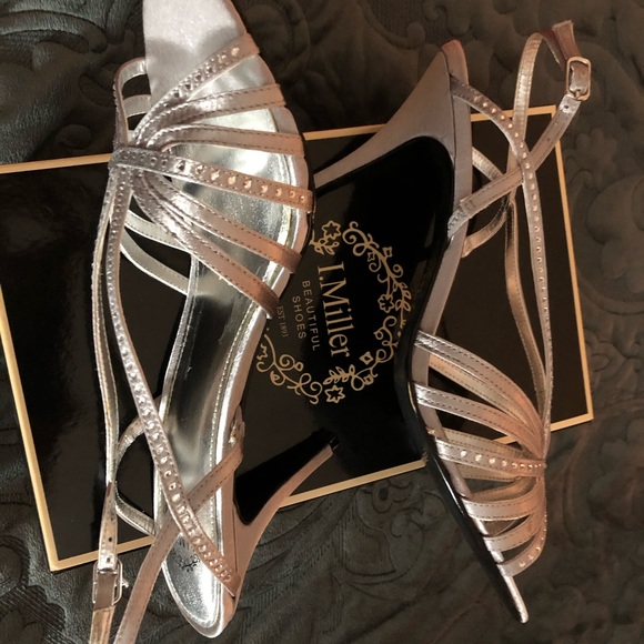 Silver satin and rhinestone 3.5 heel sandal. - Picture 4 of 4